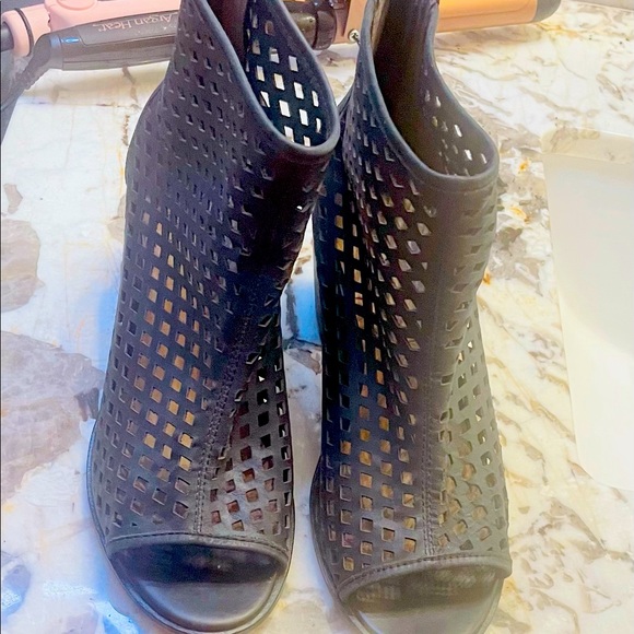 Kelsi Dagger Brooklyn open toed, heeled bootie.  Size 8.5 worn once. - Picture 3 of 4